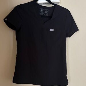 Figs Catarina Black Scrub Top